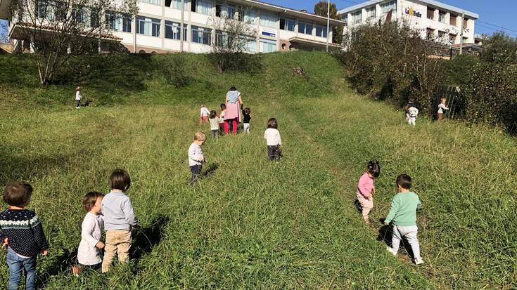 Hamahiru aulki huts Zarauzko La Sallen