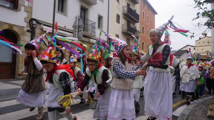 Hasi da urteko festa koloretsuena