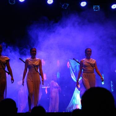 Emanaldia: Born to dance dantza eskolakoen emanaldia