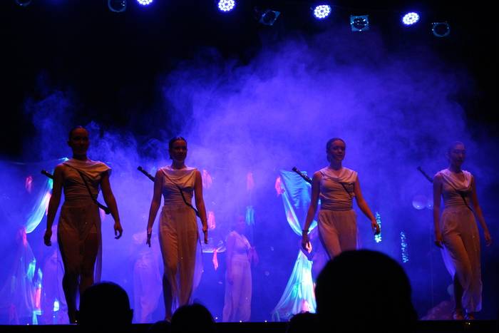 Emanaldia: Born to dance dantza eskolakoen emanaldia