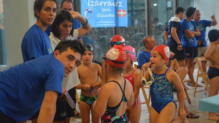 Izarraitz Eguna ospatu dute dozenaka igerilarik