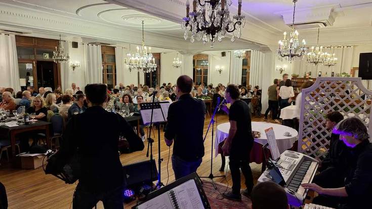 Arratsaldean jarriko dituzte salgai Zirikaren kantu bazkarirako txartelak