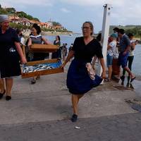 Itsasoko izarra-Karmenak: Txalupen etorrera eta arrain salmenta