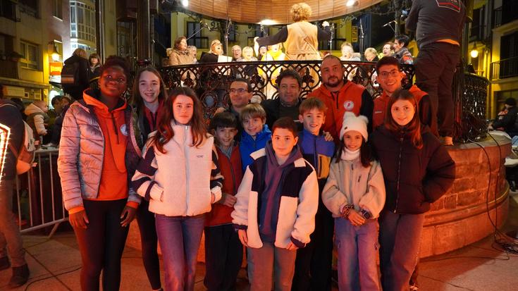 Antoniano Kirol Elkarteko kideen lana goratuz piztu dituzte Gabonetako argiak