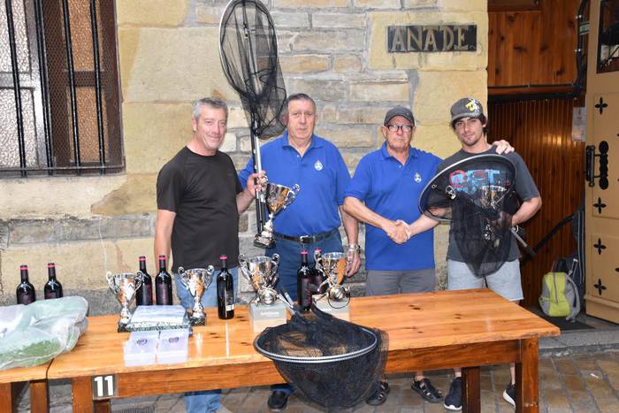 Aitona Perikok irabazi du Kabra eta dontzeilen lehiaketa