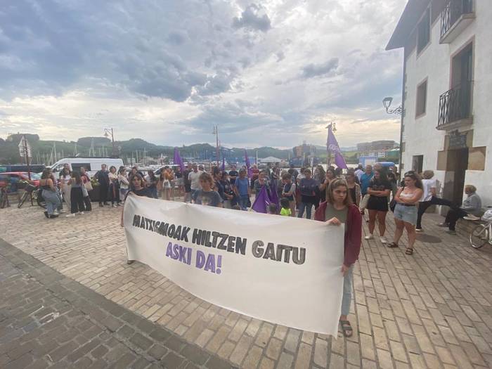 Bilboko hilketa matxista gaitzetsi dute Zumaian ere