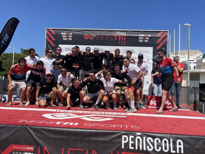 Zarauzko Triatloi Elkarteko taldea bigarren izan da Peñiscolako triatloian