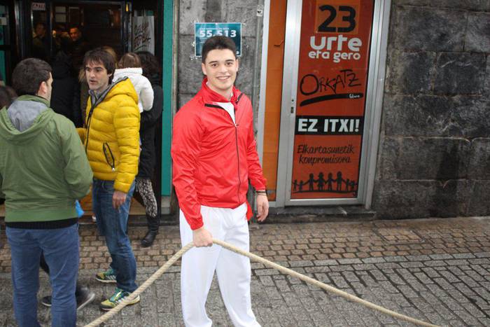 Jendetza gaur ere sokamuturrean, Azpeitian