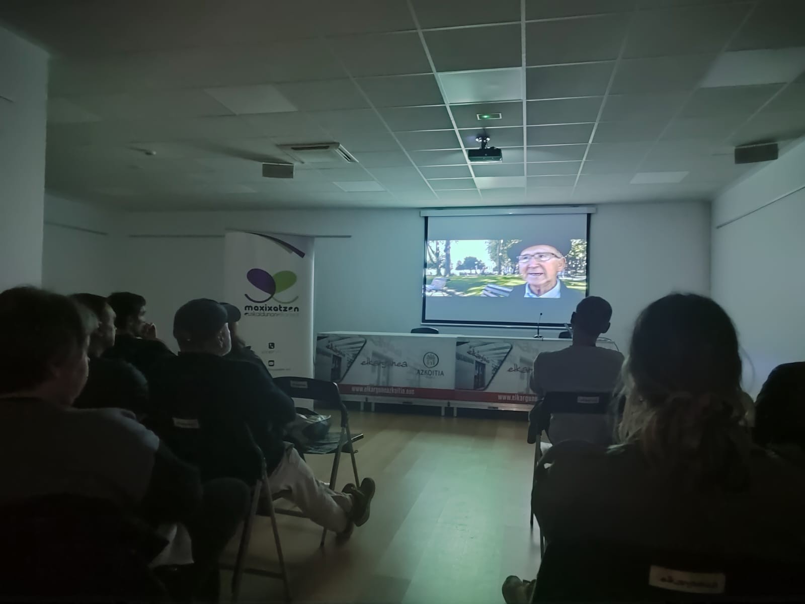 Errigoraren dokumentalaren aurkezpenarekin amaitu dute Euskola zikloa
