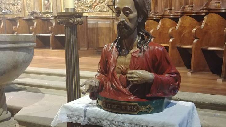 'Jesusen bihotza' bustoa zaharberritu du Rakel Nacentak