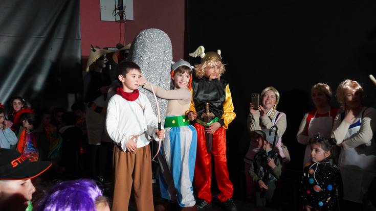 Umorea eta gozamena Zestoako haur eta gazteen mozorro desfilean