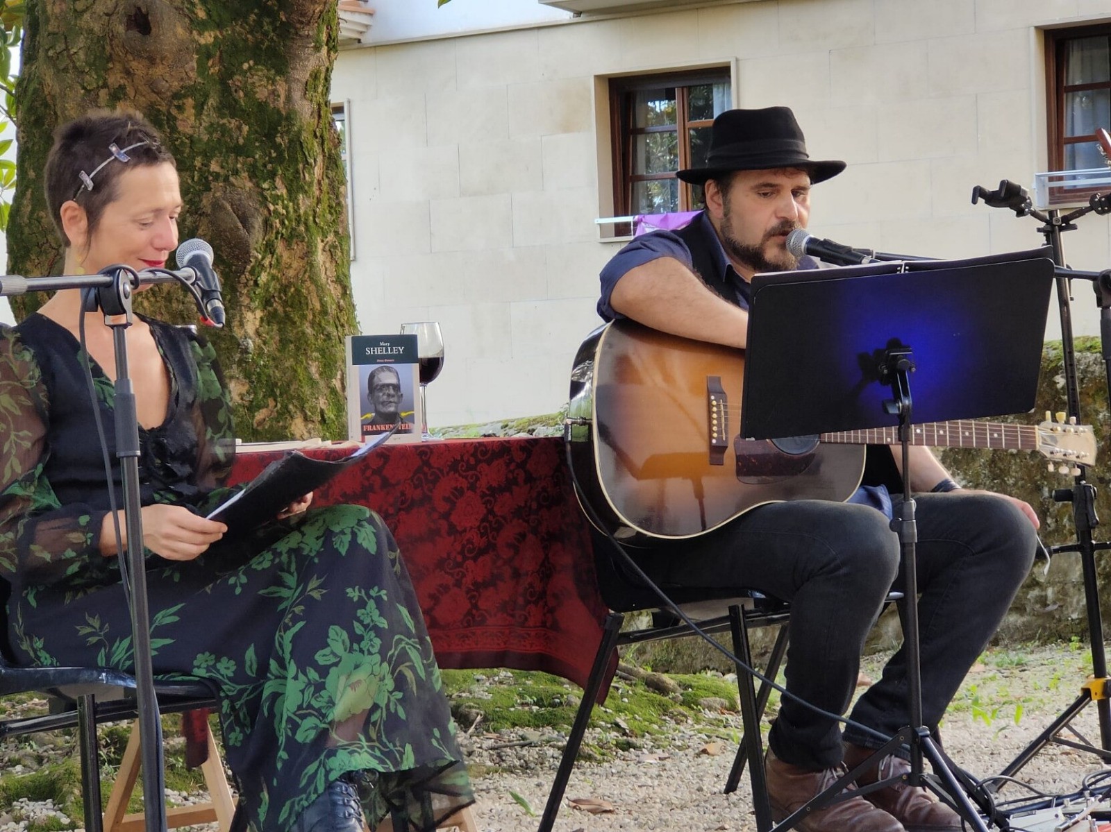 Igande arratsaldean errezitaldi musikatua eskainiko dute Pettik eta Ana Galarragak Kultur Etxean