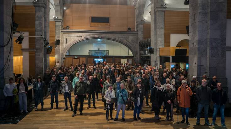 Larunbateko Etxera Egunean parte hartzeko deia egin dute ehunka herritarrek
