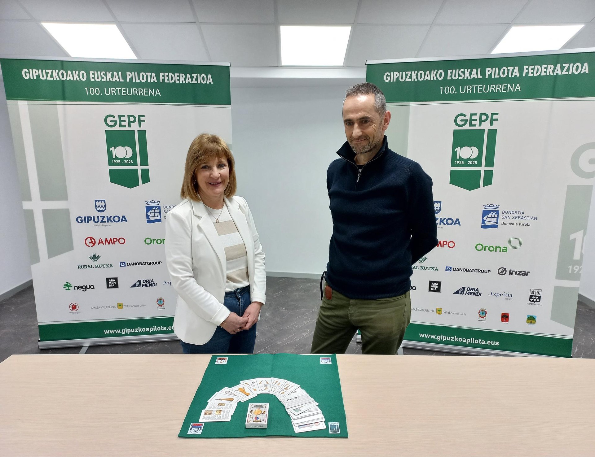 Euskal pilotaren  karta sorta ondu du Daniel Carballok