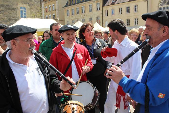 Elias eta Legazpi txistulariek igoko dute San Pelaio jaien hasierako bandera