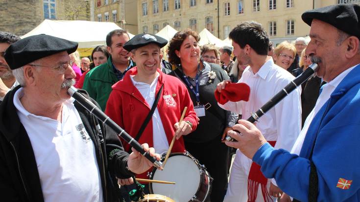 Elias eta Legazpi txistulariek igoko dute San Pelaio jaien hasierako bandera