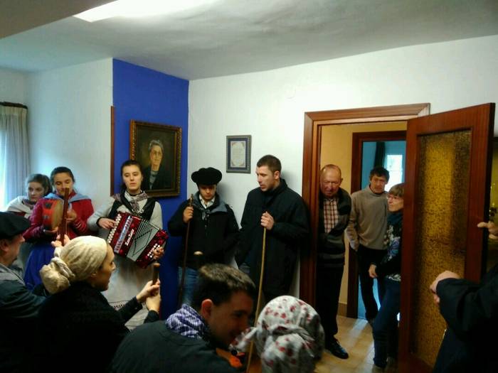 Santa Ageda bezperan, kopla kantuan aritu dira Zestoan
