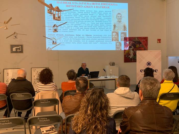 Jatsuko haurren koloniaren historia ezagutzeko aukera izan dute zumaiarrek