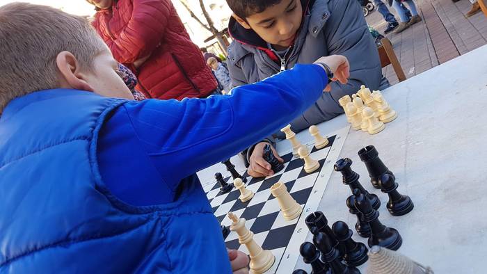 Ia 60 lagunek eman dute izena aldi bereko xake partidetarako