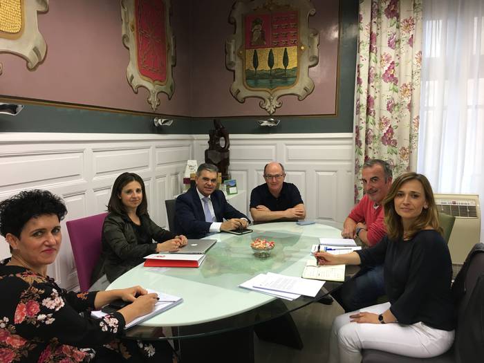 Urola Erdiko Enplegurako Ekintza Plana aurkeztu diote Marcos Muro sailburuordeari