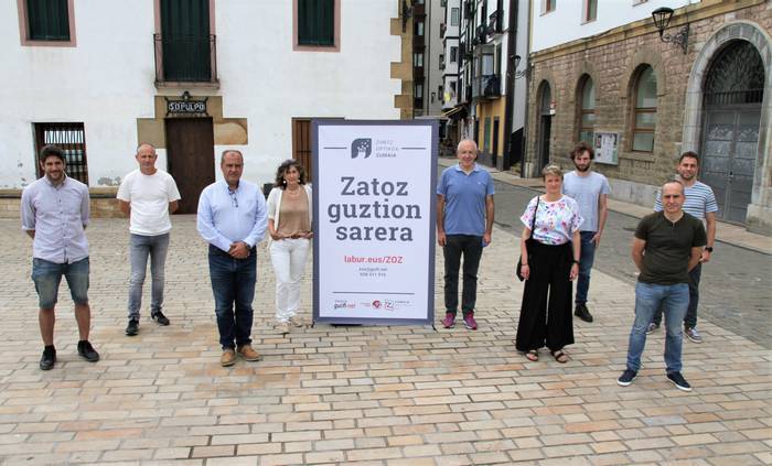Hedatzen jarraitzen du Zuntz Optikoa Zumaiak
