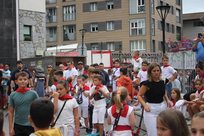 Umeen bazkarirako txartelak egunotan jarriko dituzte saltzen