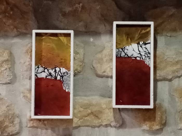 Manu Urbietaren artelanak daude ikusgai Lukas ardotegian