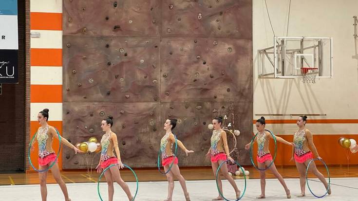 Loretokiko gimnastek ikasitako abileziak erakutsi dituzte ikasturte amaierako jaialdian