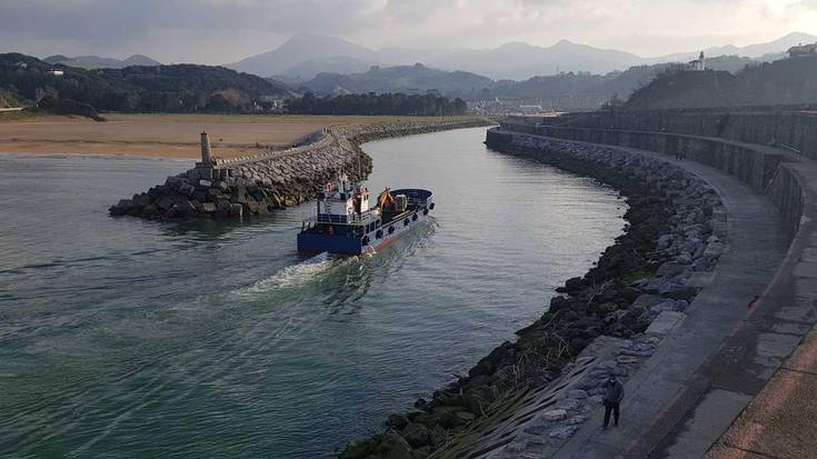 Hasi dituzte dragatze lanak, Tarajoq ontziari bidea egiteko