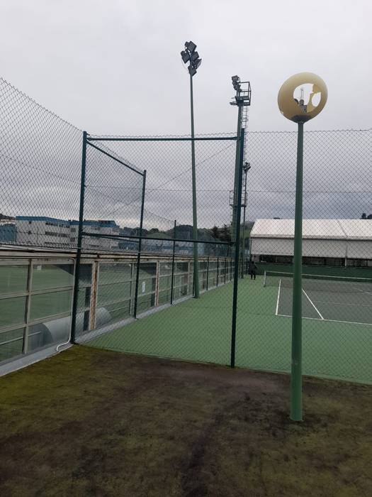 Futbol zelaia eta teniseko eta padeleko pistak itxita mantenduko dituzte, gutxienez, bihar arte