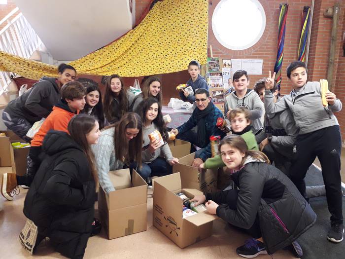 Sahararen aldeko janari bilketarekin jarraitzen dute burubelarri