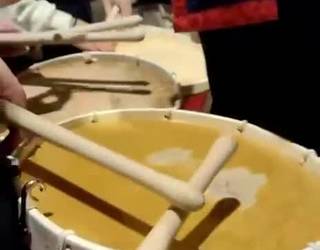 'Sweet Caroline', eta eromena Plaza Txikian