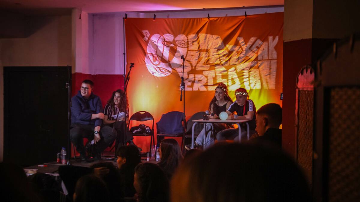 Suhar Gesalagak eta Eli Zalduak jantzi dute Gaztetxeak Bertsotan sariketaren txapela