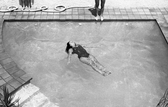 'Eta, azken batean, hegan' erakusketa, gaurtik aurrera ikusgai Photomuseumen