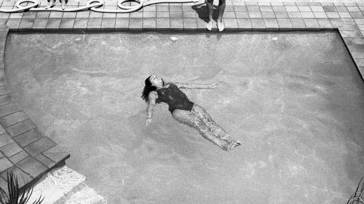 'Eta, azken batean, hegan' erakusketa, gaurtik aurrera ikusgai Photomuseumen