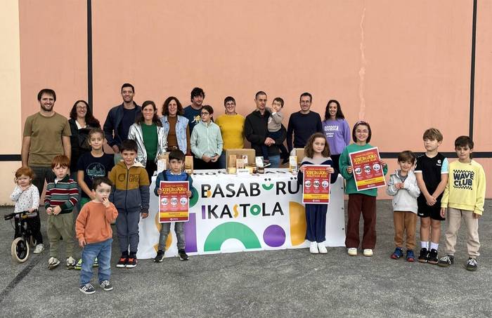 Zuberoako ikastolak laguntzeko saski salmenta abian da Azpeitian ere