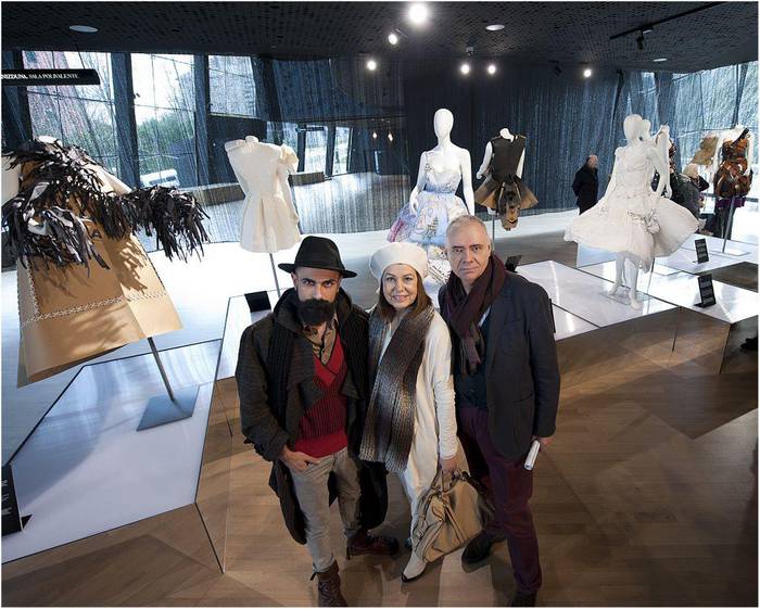 'Paperezko moda' erakusketa zabaldu du gaur Cristobal Balenciaga Museoak