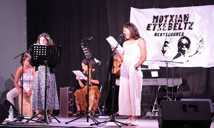 Ikastolari eskertza ekitaldia eskainiko dio bertso eskolak