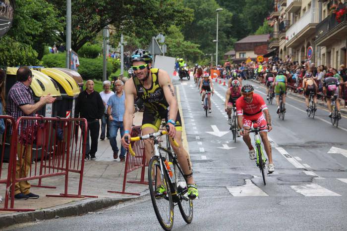 Astelehenean zabalduko dute Zarauzko Triatloiko aurre-inskripzioa