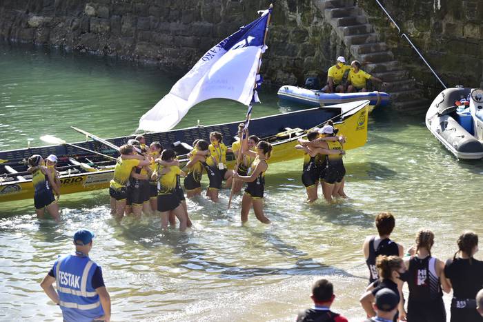 Kontxako Bandera nagusitasunez irabazi du Orioko emakumezkoen traineruak