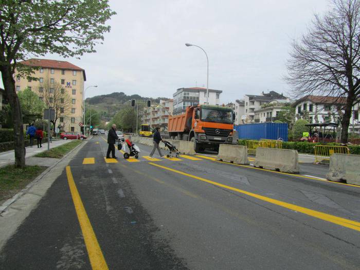 Trafikoan aldaketak egin dituzte Zarauzko Nafarroa kalean