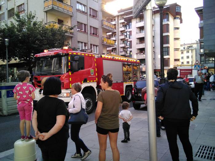 Su eman diote Azpeitiko Pablo VI kaleko palmondo bati