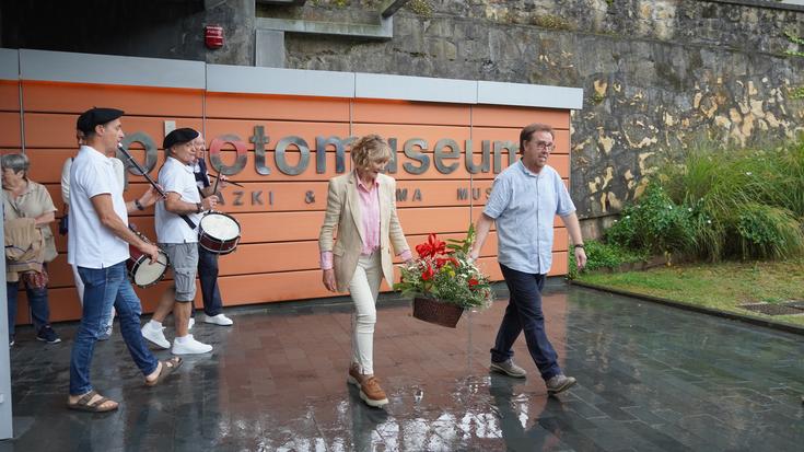 Aurreskua, lore eskaintza eta proiekzioa, Argazkigintzaren Nazioarteko Eguna ospatzeko