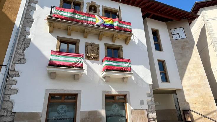 Voxen helegitea berretsi eta euskara babesten duten hainbat artikulu baliogabetu ditu Auzitegi Gorenak