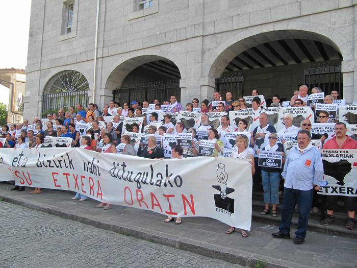 Etxeratek hainbat mobilizazio egingo du "sakabanaketaren ondorioak salatzeko eta gizarteratzeko"