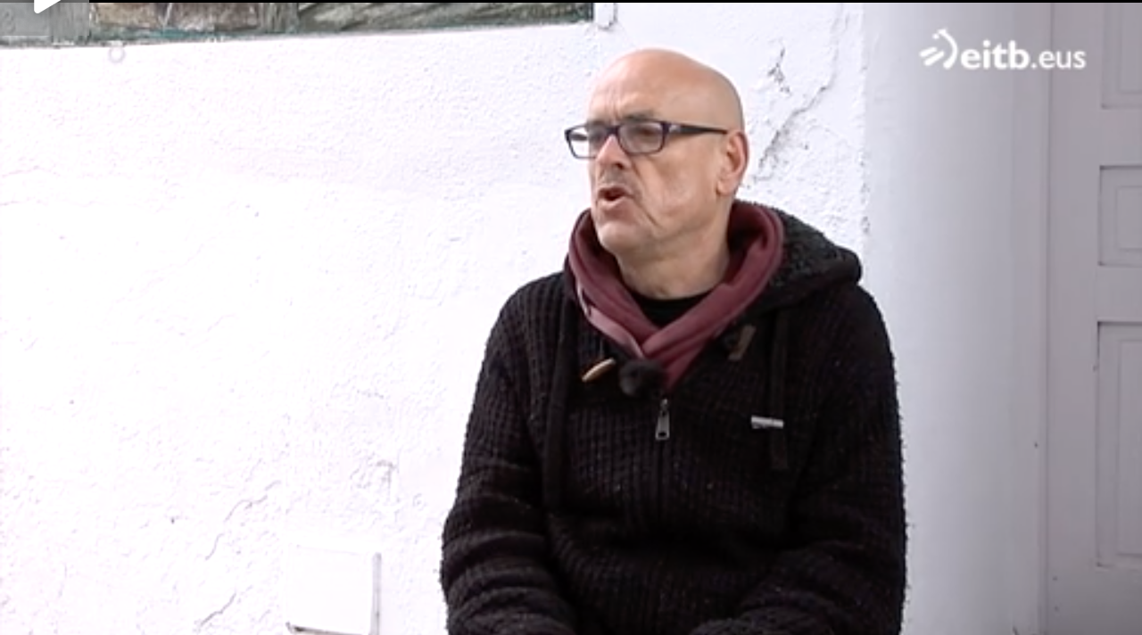HARA! 'Koiteretzia' liburuaz hizketan aritu da Iñaki Segurola ETB1eko 'Artefaktua' saioan