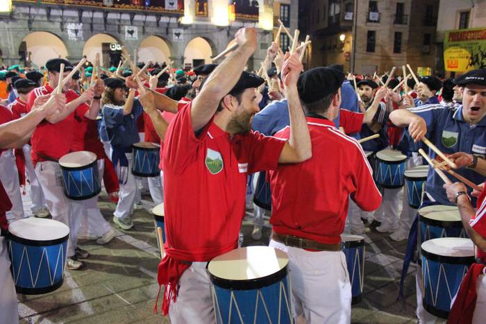 ARGAZKI BILDUMA: Sansebastianetako helduen danborrada