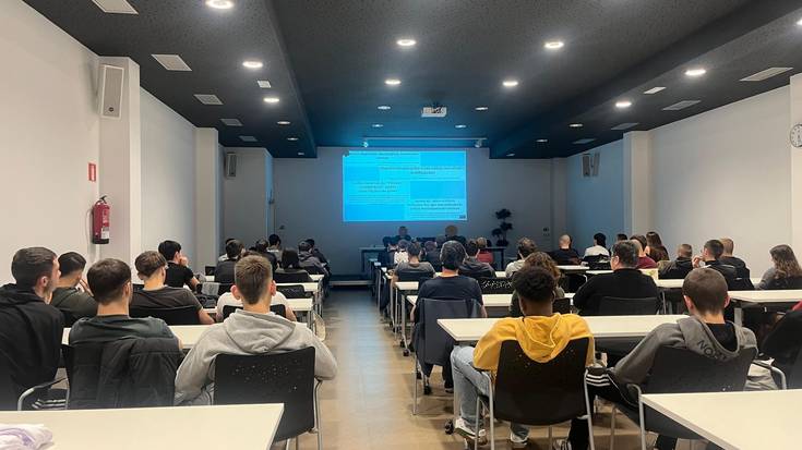 Hitzaldi zikloko lehenengoa, eginda