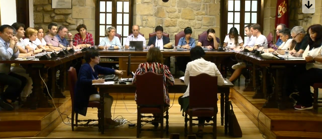 Baztertze arriskuan daudenen arreta zerbitzua eztabaidagai, Zarautzen