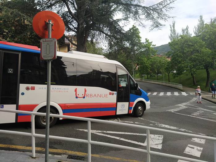Azkoitiko Urbanue autobusa ikastetxeen ordutegira egokituko da astelehenetik aurrera